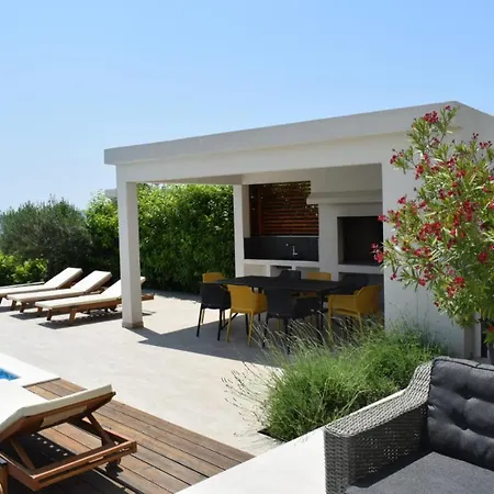 Nikol, Heated Pool, Sea View And Bbq Villa *