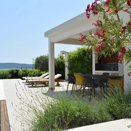 Nikol, Heated Pool, Sea View And Bbq *