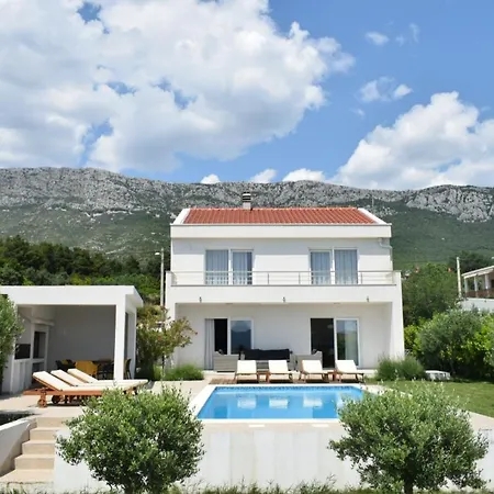 Nikol, Heated Pool, Sea View And Bbq
