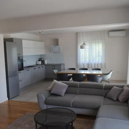 Nikol, Heated Pool, Sea View And Bbq Kastela