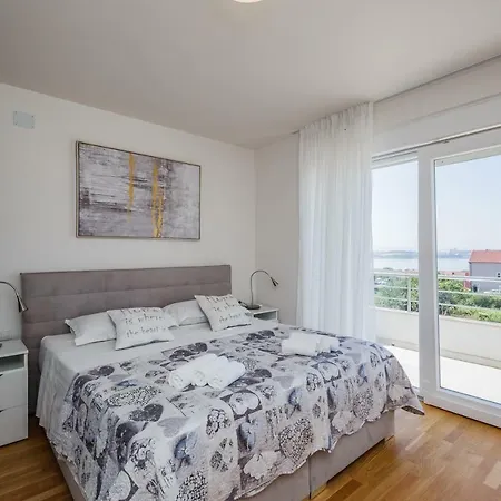 Nikol, Heated Pool, Sea View And Bbq Kastela
