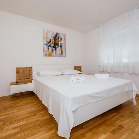 Nikol, Heated Pool, Sea View And Bbq * Kastela